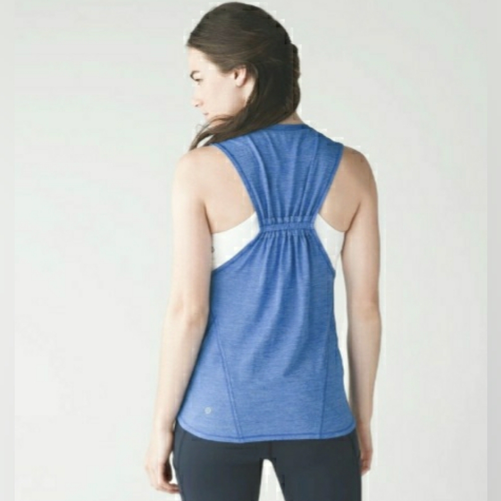 Lululemon In A Cinch Tank Top. Heathered Pipe Dream Blue. Striped. Size 8.